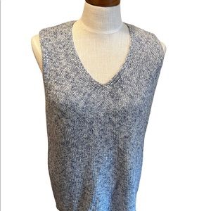 Jones New York Signature sleeveless sweater L